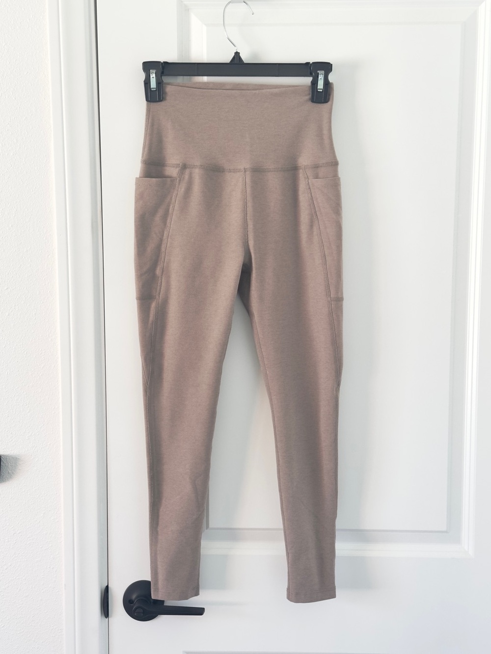Beyond Yoga Space-dye High-Waist Out of Pocket Leggings in Taupe